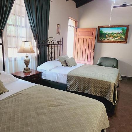 Camilas Hotel Сан Педро Сула Екстериор снимка