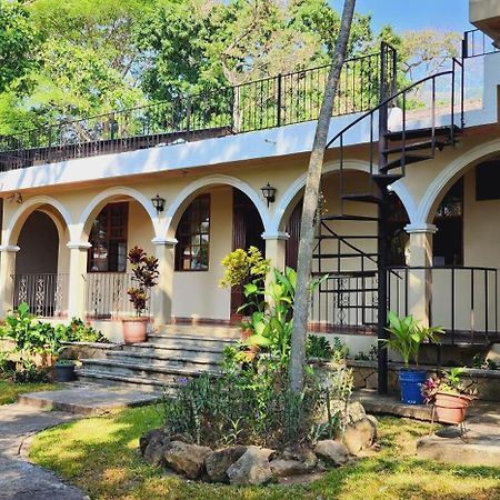 Camilas Hotel Сан Педро Сула Екстериор снимка