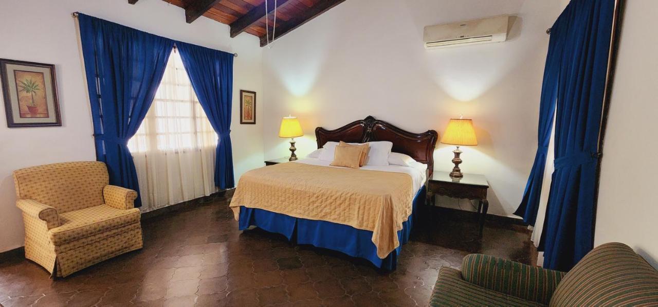 Camilas Hotel Сан Педро Сула Екстериор снимка