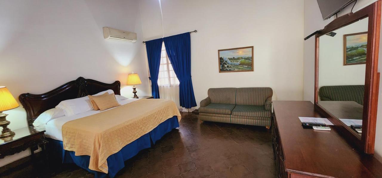 Camilas Hotel Сан Педро Сула Екстериор снимка