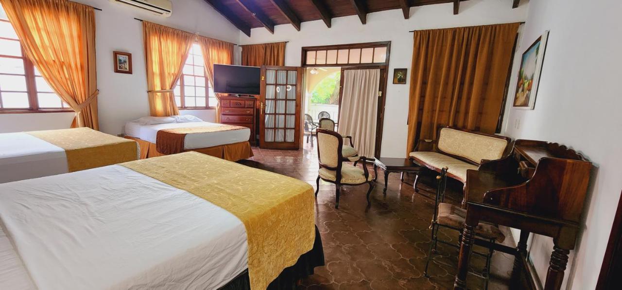 Camilas Hotel Сан Педро Сула Екстериор снимка