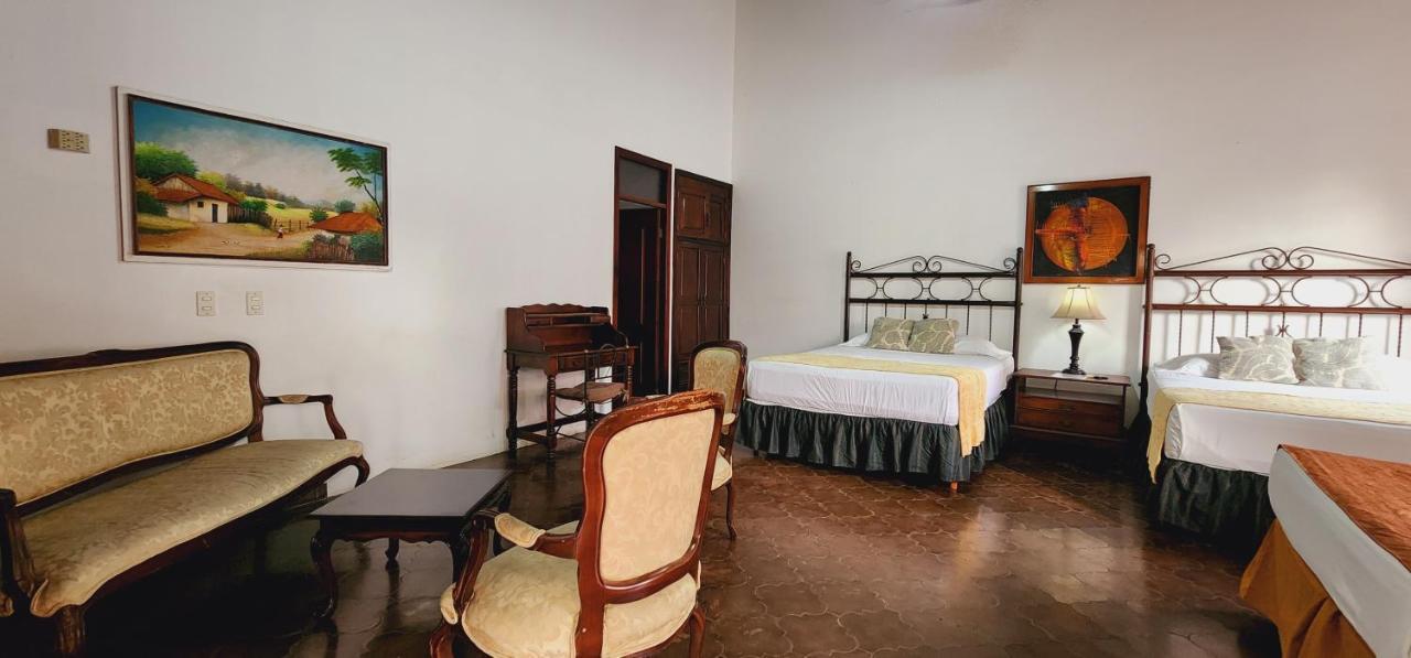 Camilas Hotel Сан Педро Сула Екстериор снимка