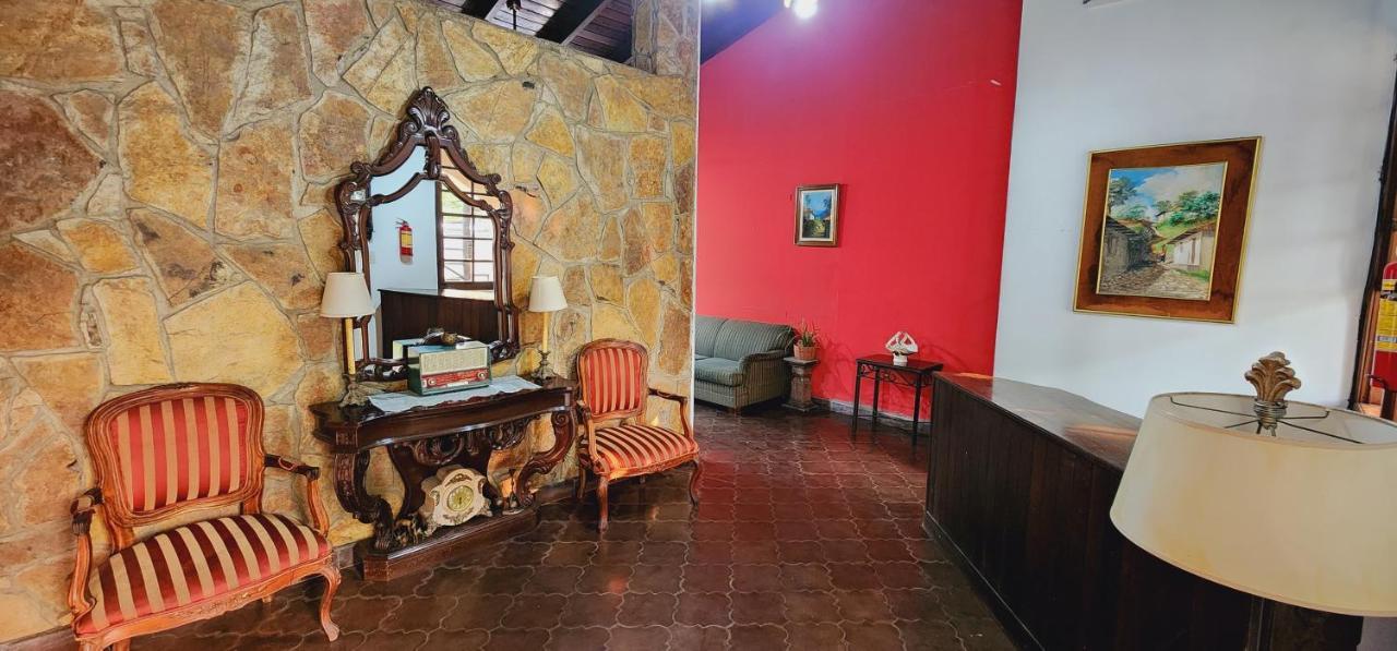 Camilas Hotel Сан Педро Сула Екстериор снимка