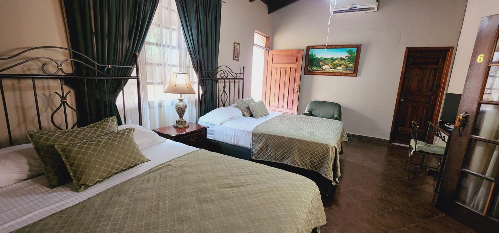 Camilas Hotel Сан Педро Сула Екстериор снимка